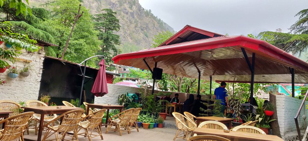 moon-dance-cafe-kasol